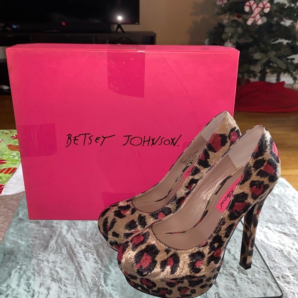 Size 5- Betsey Johnson Heels